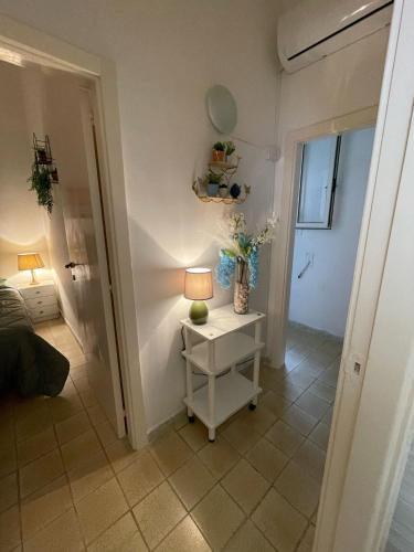 a hallway with a table with a lamp on it at “Vistamare” in Torre rinalda