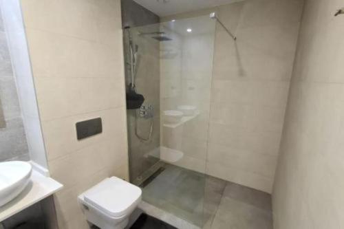 Ένα μπάνιο στο 322 - Magnificent Penthouse Firstline Golf & Beach