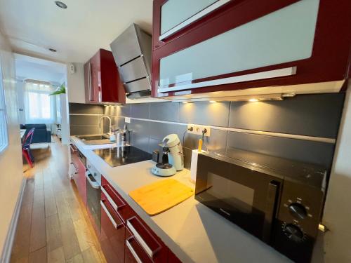 a kitchen with a sink and a counter at Maison 3ch - Cinéma - Game Room - Parking - Gare in Amiens