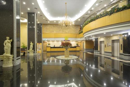 a lobby with a fountain in the middle of a building at Le Beau Max Resort in Fanlu