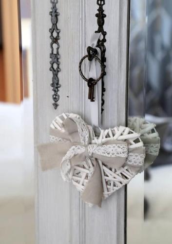 a door latch with a white bow on it at Gîte Au Moulin de Bougnon Calme et Dépaysement en Haute-Saône in Bougnon