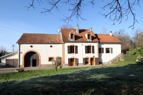 a large white house with a red roof at Gîte Au Moulin de Bougnon Calme et Dépaysement en Haute-Saône in Bougnon