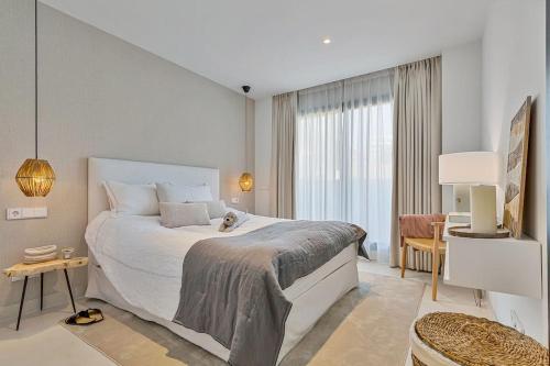 Postel nebo postele na pokoji v ubytování Beautiful Deluxe Garden Apartment