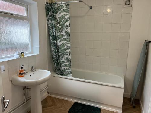 a bathroom with a sink and a tub and a shower at *The Marshall*ContractorsStays*MonthyStays* in Leicester