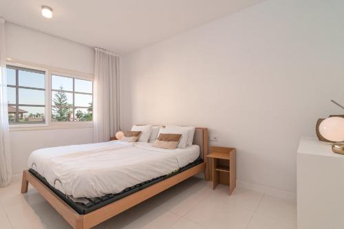 Posteľ alebo postele v izbe v ubytovaní Luxurious Apartment In Terrazas Del Duque