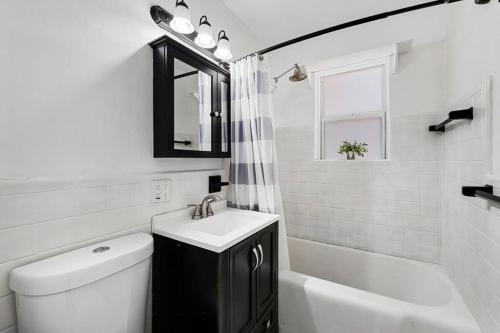 a bathroom with a sink and a toilet and a tub at Perfect FLL Location with Putting Green in Fort Lauderdale
