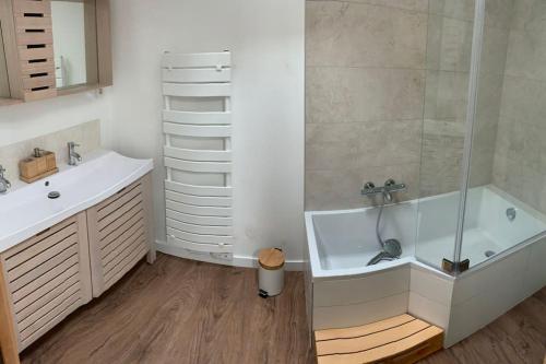 Phòng tắm tại Maison de campagne en Vendée