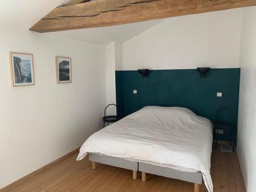 Giường trong phòng chung tại Maison de campagne en Vendée