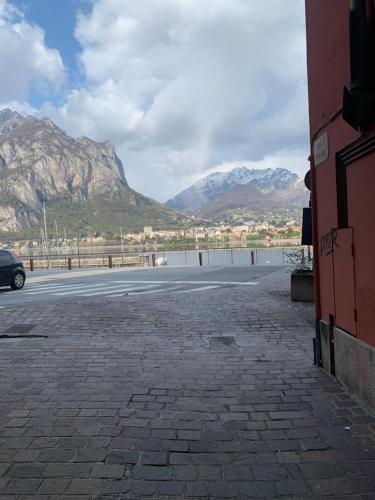 parking z górami w tle w obiekcie THE ALLEY 7 w mieście Malgrate
