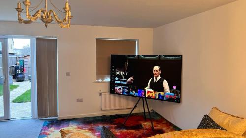 a flat screen tv on a wall in a living room at Pristine 3-Bed House in Grays in West Thurrock