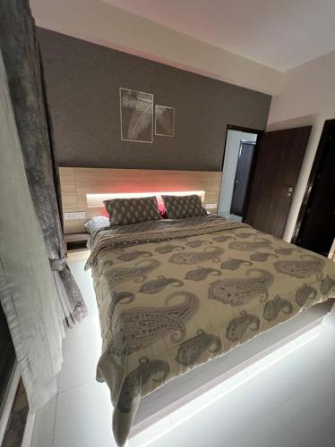 Cama ou camas em um quarto em Cronta Park Premium 2BHK