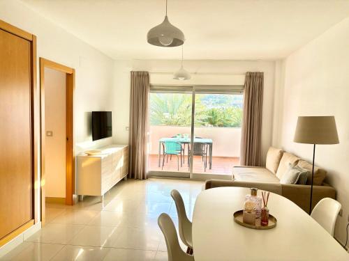 TV a/nebo společenská místnost v ubytování Hoteltype Penthouse 2 Beds, Parking, WIFI & pool Stunning Views