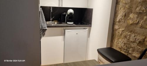 a small kitchen with a sink and a counter at Cosy Bellamy in Angoulême