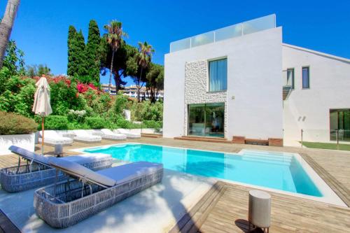 Contemporary & Very Spacious Villa Puerto Banus