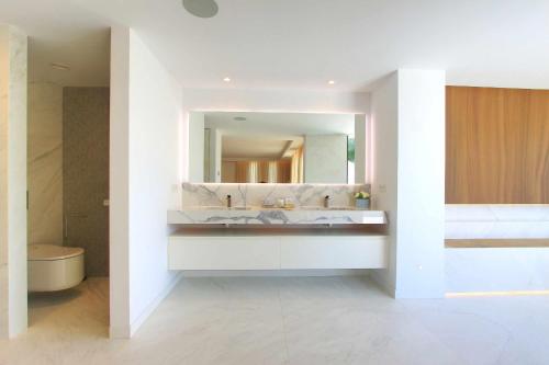 Contemporary & Very Spacious Villa Puerto Banus