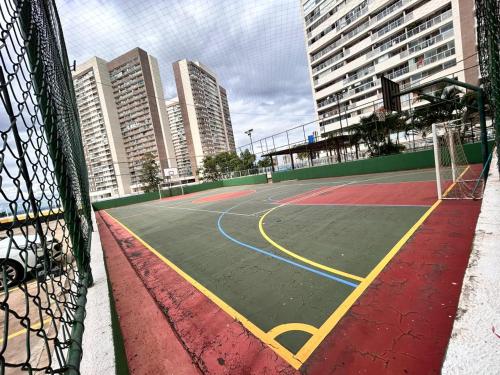 a basketball court in a city with tall buildings at 902. Flat Blend - Proibido fumar in Brasilia