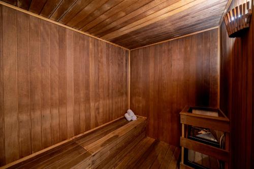 a sauna with wooden walls and a wooden floor at Lagune Barra Hotel in Rio de Janeiro