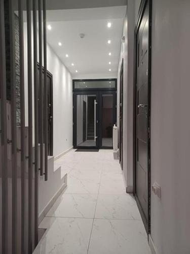 a hallway of a building with a hallwayngthngthngthngthngthngthngthngth at Aparthotel Oltului in Galaţi