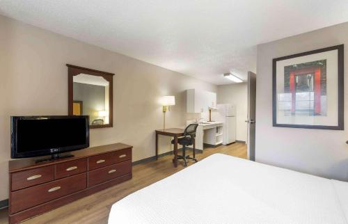 a bedroom with a bed and a television and a desk at Extended Stay America Suites - Memphis - Germantown West in Memphis