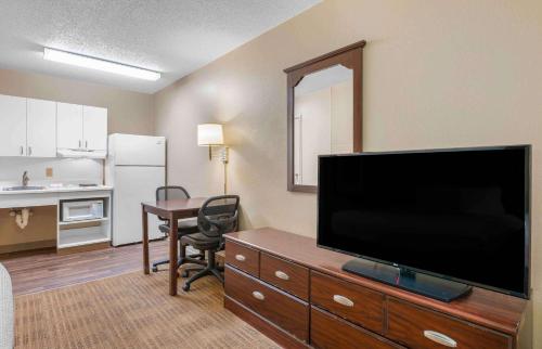 a living room with a flat screen tv and a kitchen at Extended Stay America Select Suites - Tampa - Brandon in Brandon