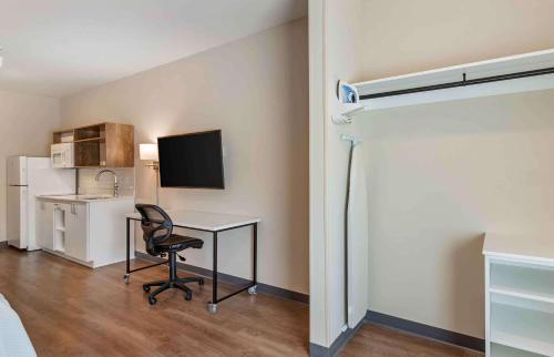 a bedroom with a desk and a chair in a room at Extended Stay America Suites - Huntsville - Madison in Madison