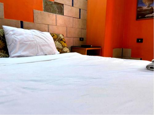 Ένα ή περισσότερα κρεβάτια σε δωμάτιο στο Golden Caire hôtel