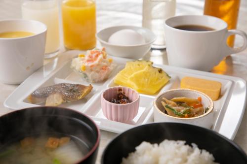 a tray of food with rice and cups of coffee at Main Hotel - Vacation STAY 82550 in Miyakonozyō