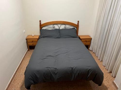 Un pat sau paturi într-o cameră la Habitación Doble Con Baño Privado