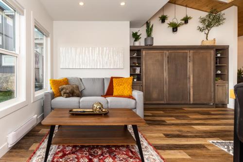 Khu vực ghế ngồi tại Coastal Creative Garden Studio