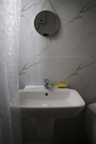 ห้องน้ำของ Stunning Modern Apartment ,Spacious & Beautiful