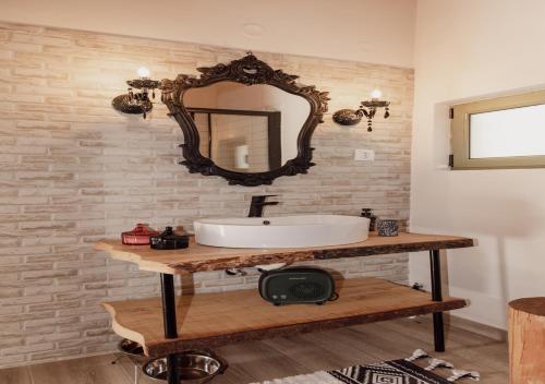 a bathroom with a sink and a mirror on the wall at Elaia Rest House in Fréngaina