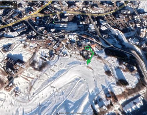 una vista sulla città nella neve di Appartamento Lusso Panoramic - Andalo ad Andalo