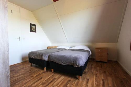 Cama o camas de una habitación en Klein Giethoorn -Vakantiehuis 11