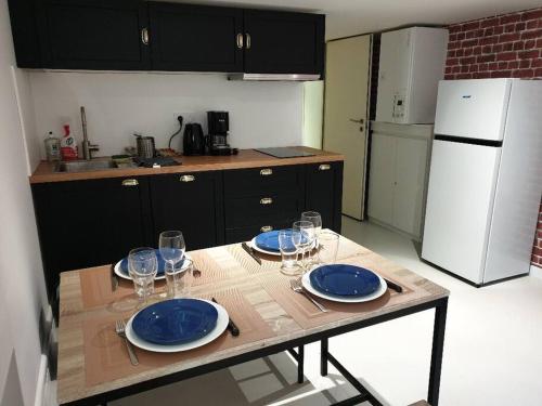 Photo de la galerie de l'établissement appt 2 pièces avec jardin, à Royan