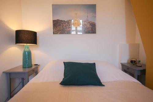 En eller flere senge i et værelse på Lille Centre - Nice and functional ap. 2bdrm