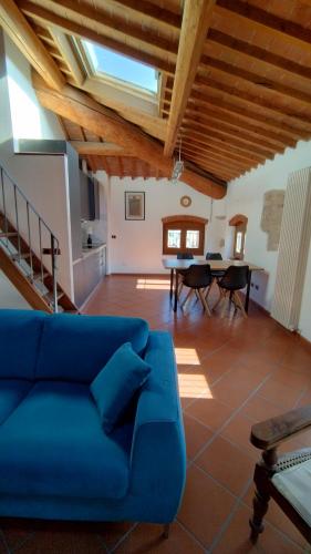 a living room with a blue couch and a table at Da Nataly in Fumane