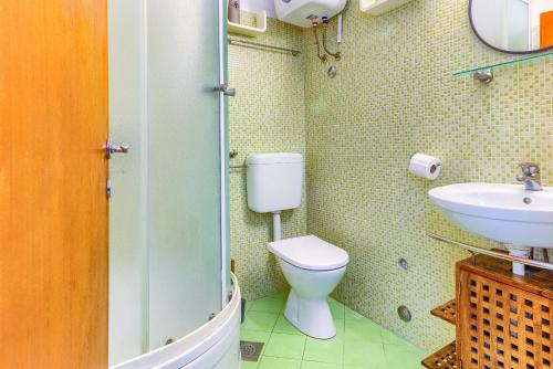 Studio with shared garden 3 min walk to the beach