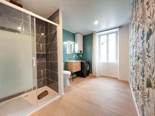 Ένα μπάνιο στο MAISON LA FEUILLERAIE-8 personnes-standing Appart