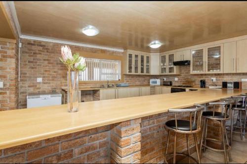 Una cocina o zona de cocina en Home away from home