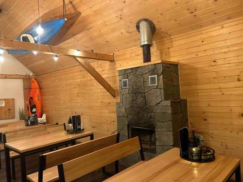 a restaurant with a stone fireplace and wooden walls at Pokoje nad Przełomem Dunajca - Wietrznice - Rivent Sport in Łącko