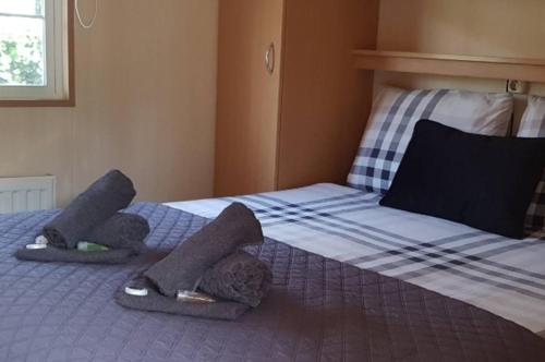 เตียงในห้องที่ Chalet Staelduinse Bos