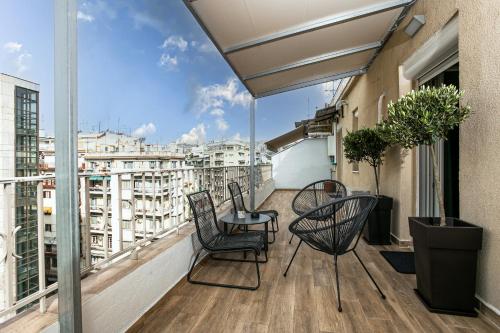 ELYSIUM HOUSE Bright Top Floor Apartment with Terrace Central Location