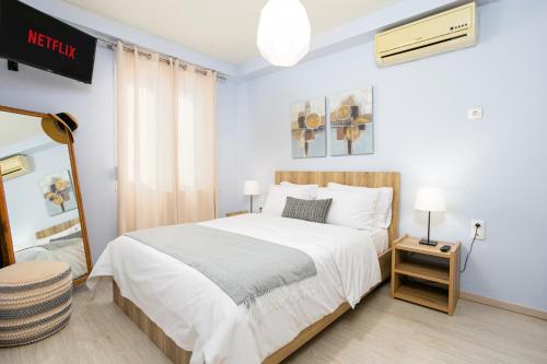 ELYSIUM HOUSE Bright Top Floor Apartment with Terrace Central Location