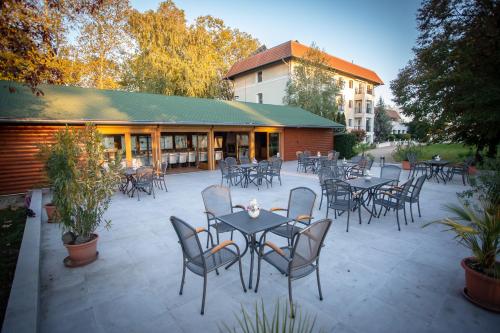 Arcanum Hotelにあるレストランまたは飲食店