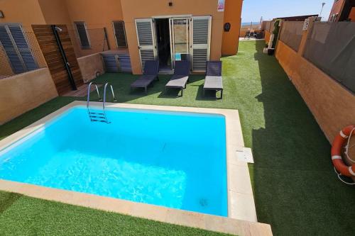 Бассейн в El Castillo Golf Salinas-WiFi или поблизости