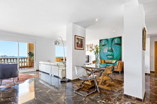 Apartment with sea views