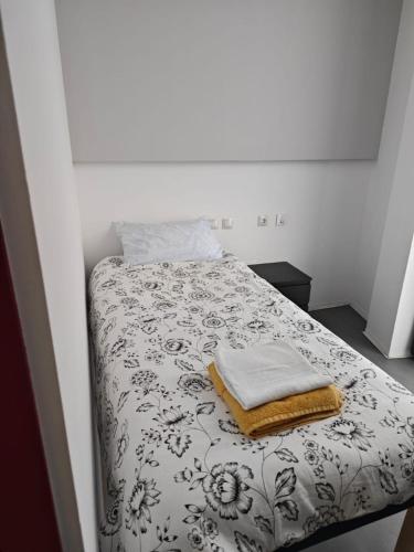 Ένα ή περισσότερα κρεβάτια σε δωμάτιο στο Hostal NANA B&B