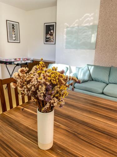 a vase with flowers on a table in a living room at Slunečný Penzion in Tasovice