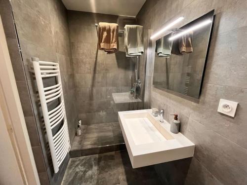 Photo de la galerie de l'établissement Beautiful Apartment in City Center, à Bordeaux