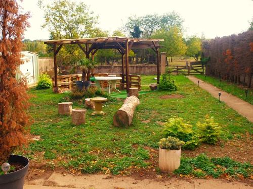 Κήπος έξω από το Studio Indépendant en Rez de jardin sans vis-à-vis